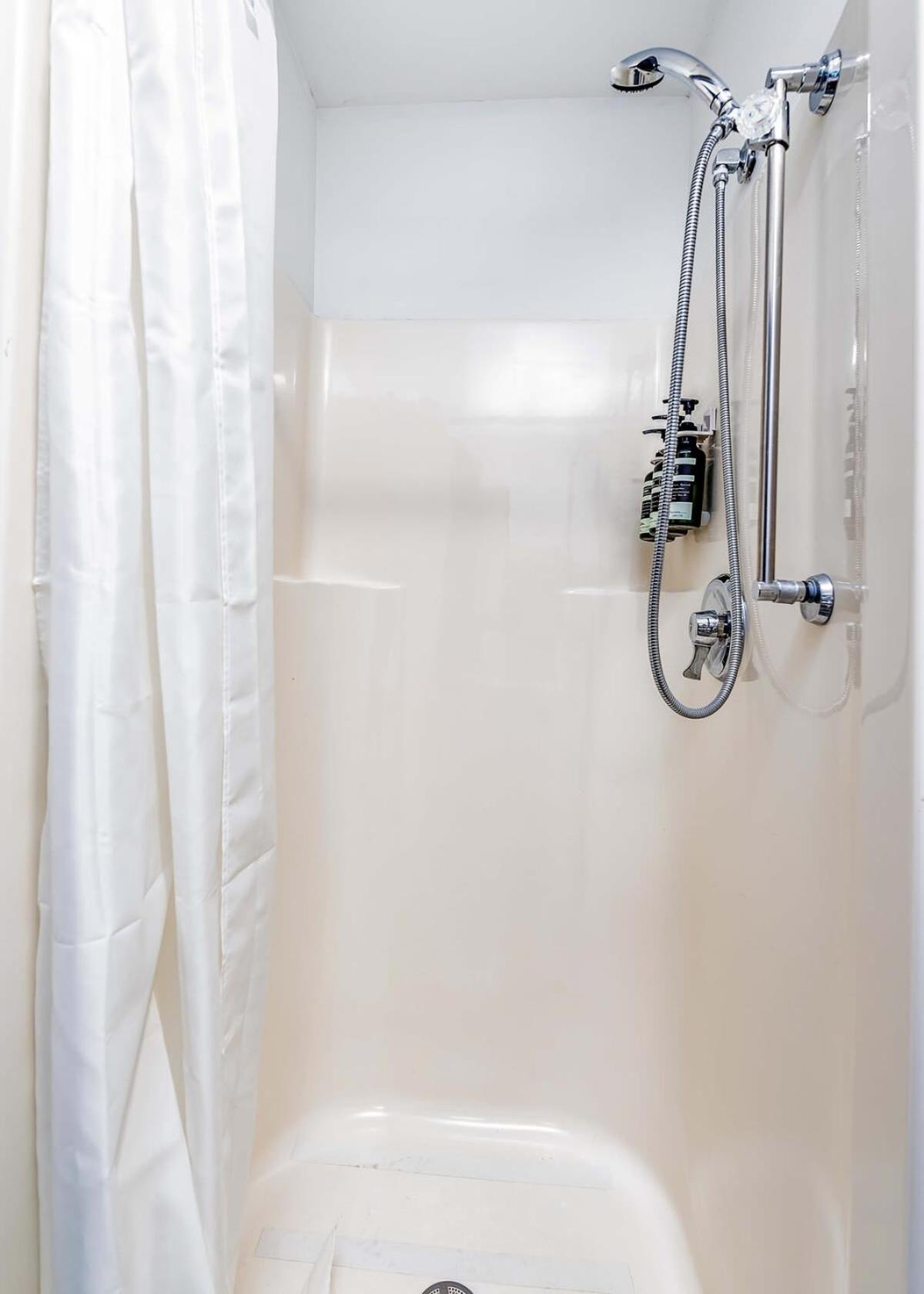 Cozysuites Cwe Stylish Queen With Microwave&Fridge Tower Grove Exterior foto