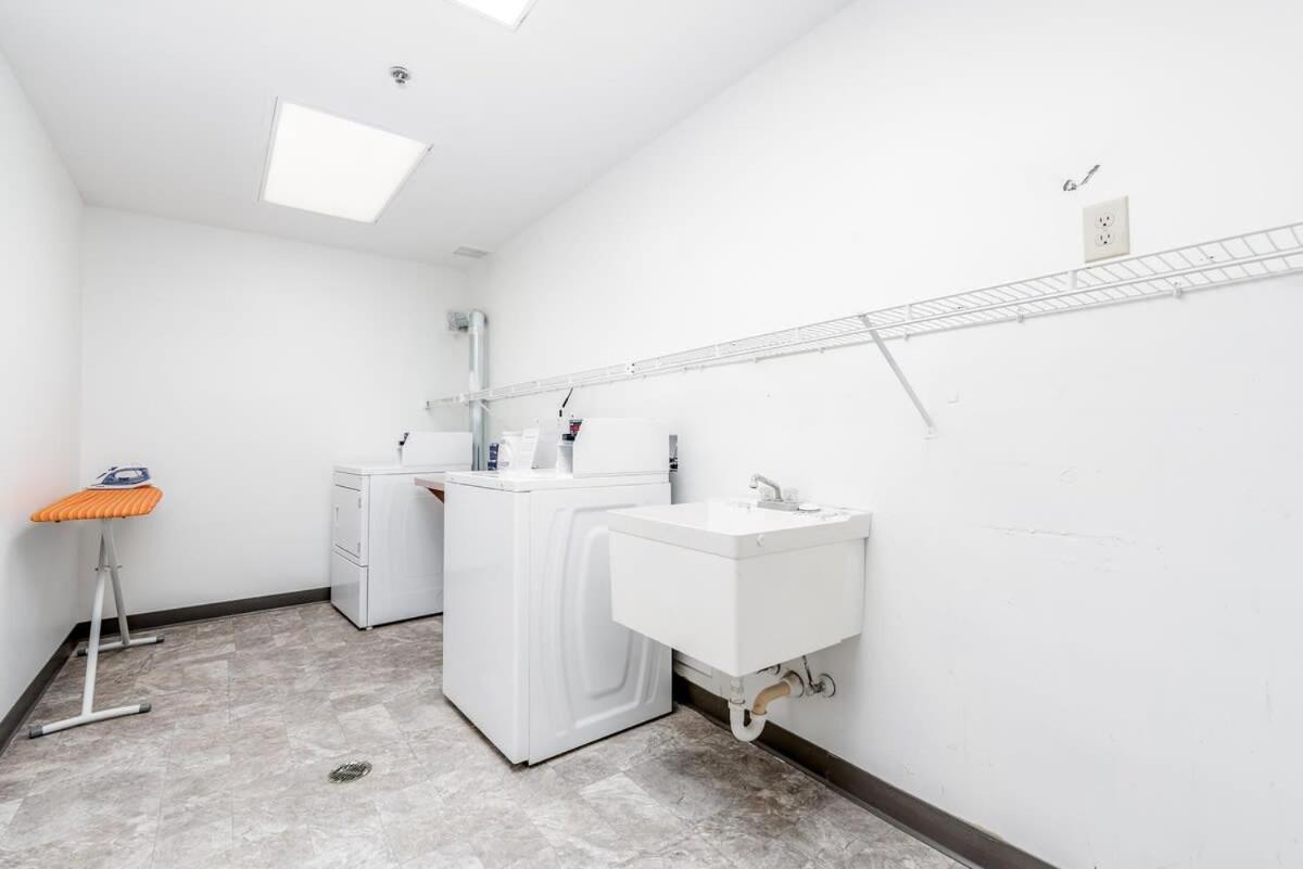 Cozysuites Cwe Stylish Queen With Microwave&Fridge Tower Grove Exterior foto
