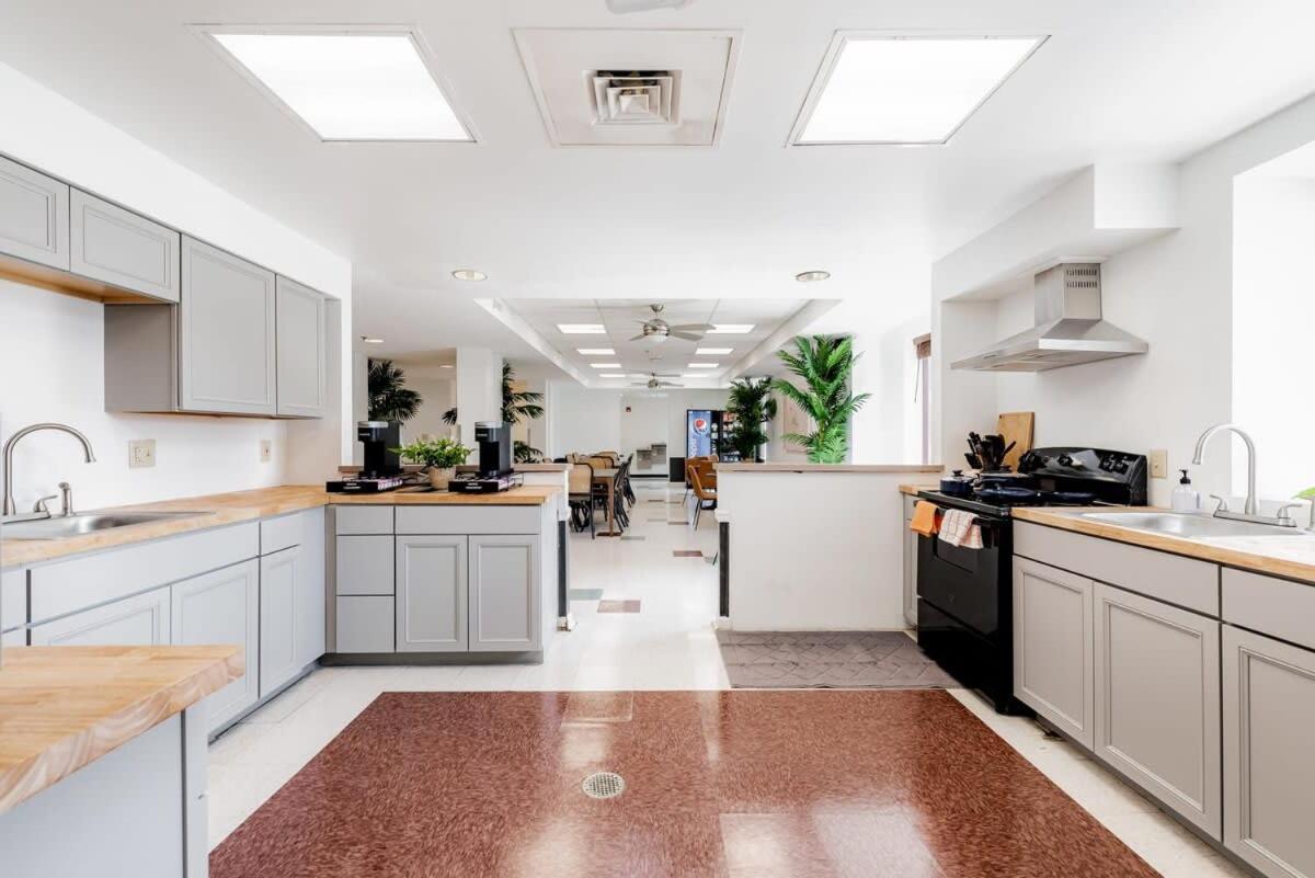 Cozysuites Cwe Stylish Queen With Microwave&Fridge Tower Grove Exterior foto